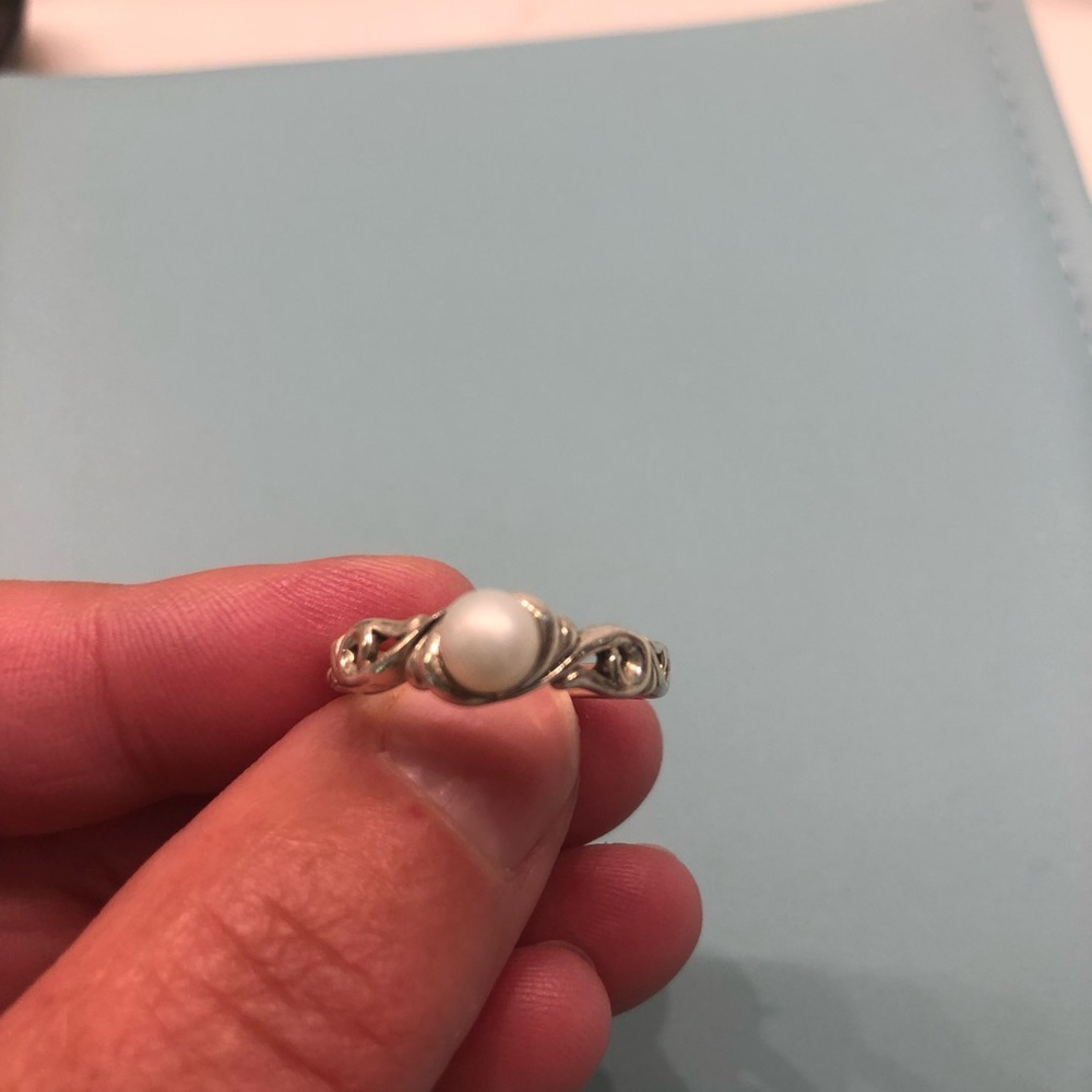 Sterling silver and fresh water pearl ring